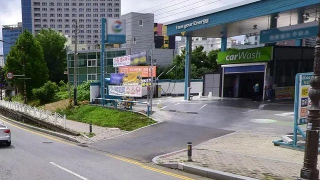 주유소 출입로 좌깜단이 생기는 이유