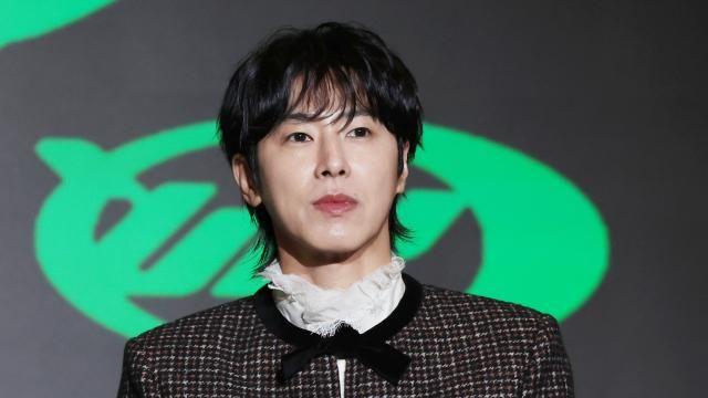 [종합] 데뷔 22년 만에 첫 정규…유노윤호 '아이-노우'에 담은 본질