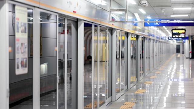 의외로 아직까지 스크린도어가 없는 전철역들