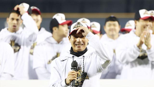 '사실상 오피셜' 재계약 발표도 안 났는데 염경엽 LG 감독 마무리 캠프 지휘