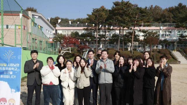 이상일 용인특례시장, 두창초등학교 방문해 학교장·학부모와 간담회