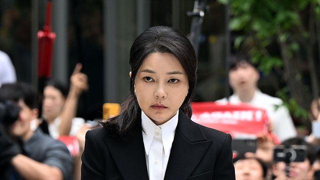 김건희 “샤넬백 두 차례 받았다” 수수 첫 인정
