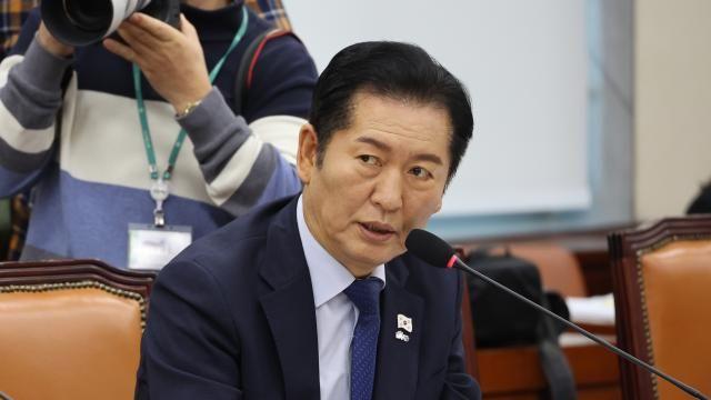 與, 부산시도당 컷오프 사태 연이어 잡음 