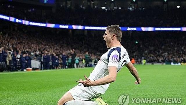 '손흥민 60m? 난 80m!'…판 더 펜, 초장거리 폭풍 질주+환상골 