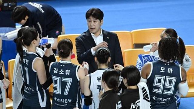 도로공사, 4연승 행진 벌이며 선두 도약…김종민 감독 '200승'(종합)