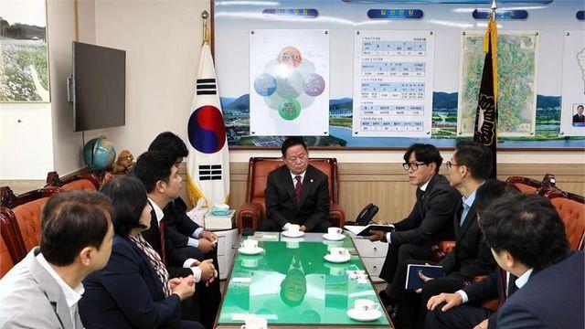 가평군의회, 국민연금공단 춘천지사와 주민 불편 사항과 향후 대책 논의