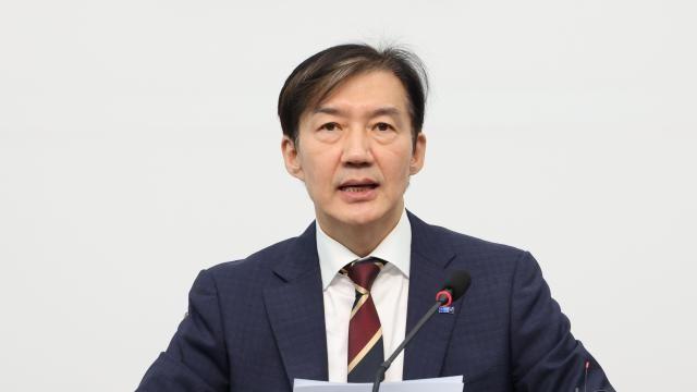 조국, 유승민 딸 유담 교수 임용 의혹 재점화…SNS 비판글 공유