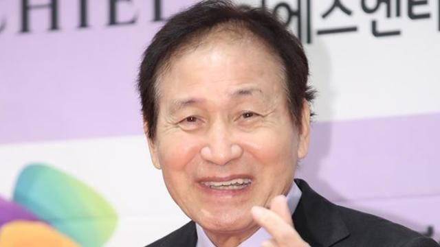 혈액암 투병 안성기, 문자나 통화 어려울 정도로 상태 심각