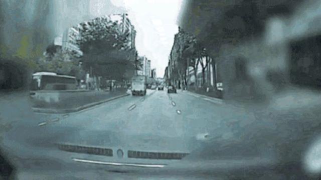 벤츠 몰다 걸린 41억원대 사기 수배자…추격전 끝 검거