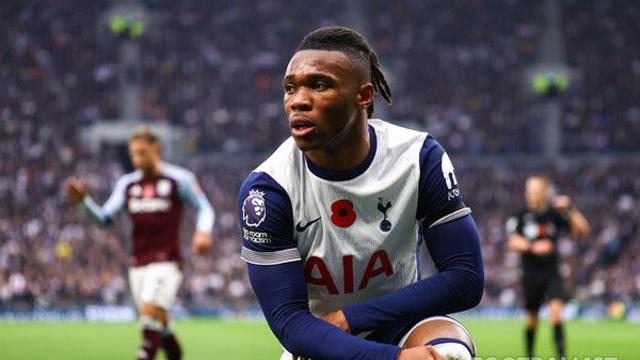 우도기, 런던 시내 한복판에서 에이전트에게 총으로 위협당해