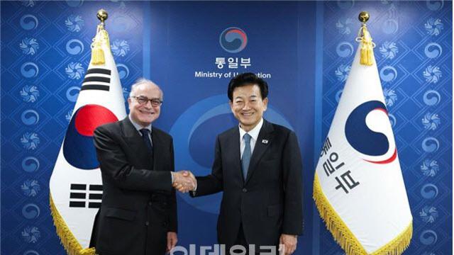 정동영 장관, EU 대사 만나…