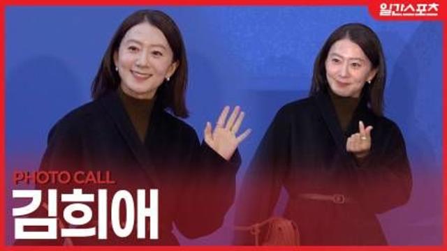 [영상] 김희애, ‘여전한 우아한 미모’…기품 있는 발걸음