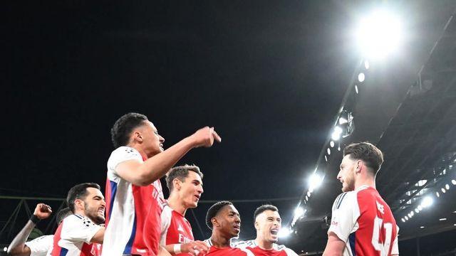 낯선 EPL 순위표, 아스널이 마침내 트로피를 들어올린다고? 英베팅업체 슈퍼컴퓨터 예측, “아스널 우승하고 맨유 또 추락하고…”