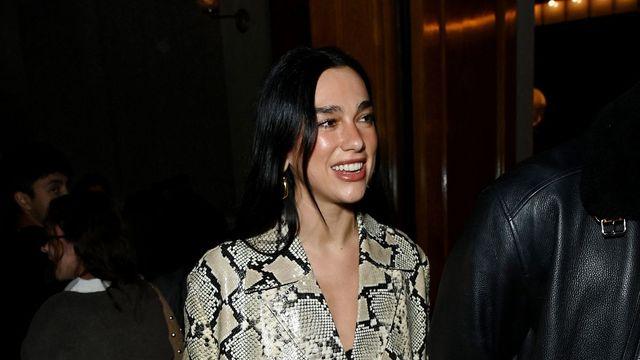 화려한 코트는 얌전하게 입는 게 제맛