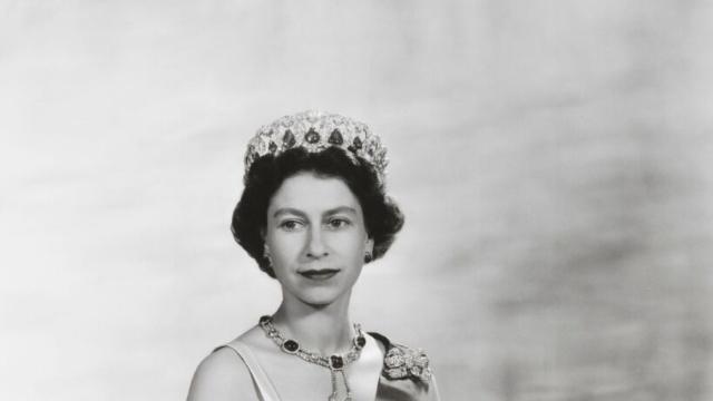 엘리자베스 2세 展, 패션으로 본 왕실의 100년