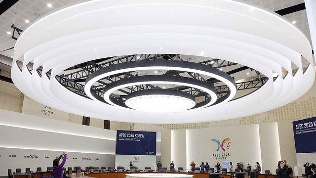 시민에 공개된 경주 APEC 정상회의장…30분간 투어 진행