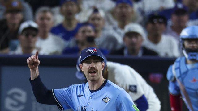 역사적 WS 7차전서 결승 홈런 맞은 비버, FA 포기하고 토론토 잔류...231억 선수 옵션