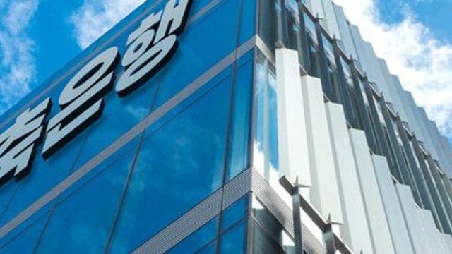 저축은행, 건전성·수익성 희비…OK·웰컴 '개선'·더케이 '경고등' [the SIGNAL]