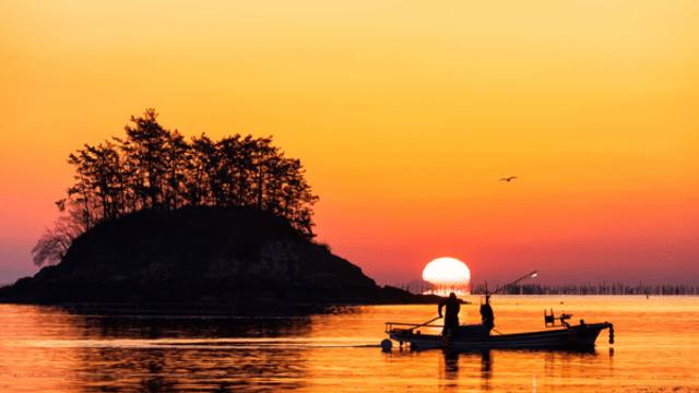 사천의 가을 여행, 하늘과 바다가 펼치는 이야기