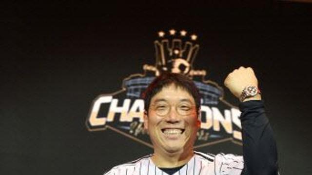 '한국시리즈 MVP' LG 김현수, 구광모 구단주에 롤렉스 받았다