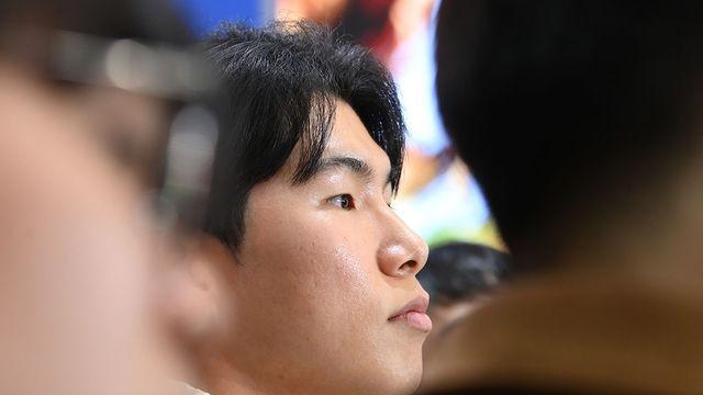 '韓 야수 최초' 역사 쓰고 왔는데, 불청객 등장→인터뷰 중단…