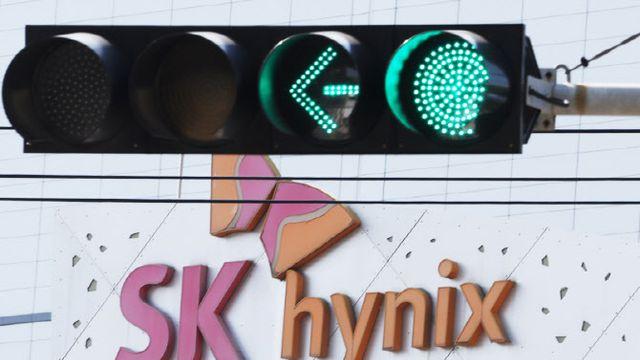 삼성전자, SK하이닉스 하루만에 다시 '빨간불'[특징주]
