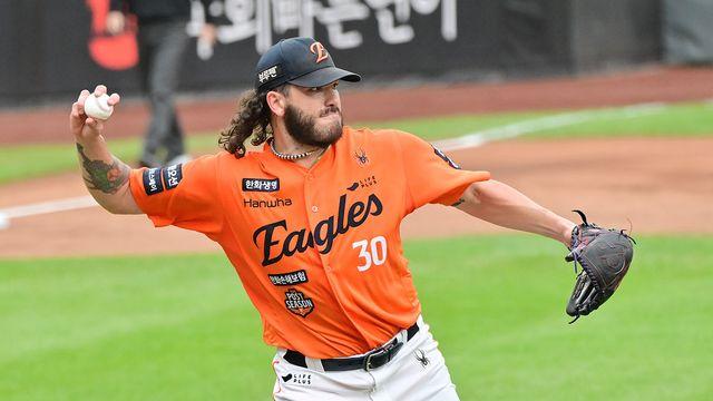 폰세 향한 상반된 평가, KBO 지배했지만 대형 계약 어렵다?…