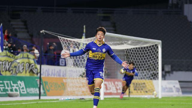 '슈퍼 루키' 박시후 맹활약...충남아산, 부산전에서 열세 뒤집고 마지막 원정 사냥 나선다!