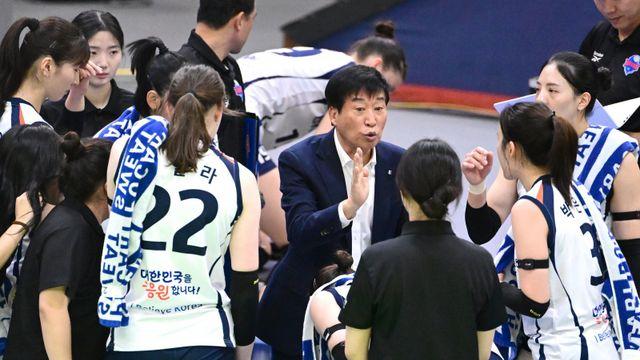 리시브 불안에 발목 잡힌 ‘우승후보’ IBK기업은행, ‘공격력 올인도 쉽지 않네’