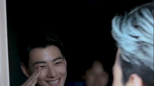 APEC 무대 비하인드 지드래곤과 마주친 차은우, 선배님께 경례?