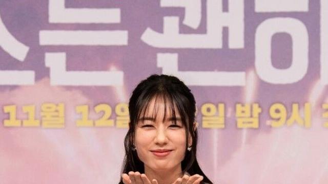 안은진, 로코 복귀작 '키스는 괜히 해서' 제작발표회서 '물오른 여신 미모' 과시 