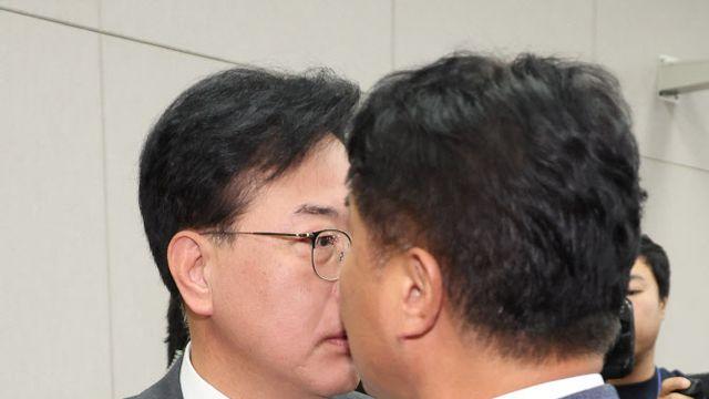 대통령실 국감, 1시간 만에 파행…퇴장 중 여야 ‘몸싸움’