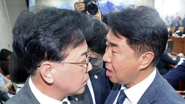 대통령실 국감, 김현지 두고 파행 연속…몸싸움까지(종합2보)