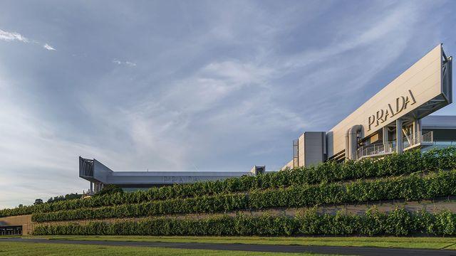 프라다 가죽 제품 컬렉션의 모든 것이 시작되는 곳!