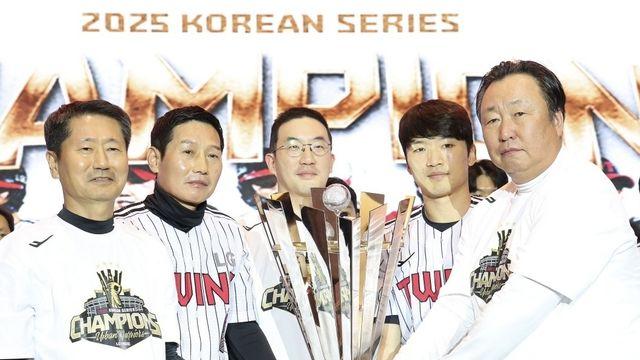 구광모 LG 회장, 한국시리즈 MVP 김현수에게 고급 시계 선물