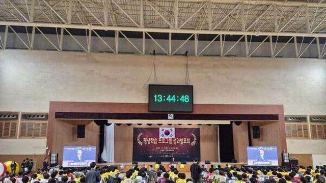 고령에도 숟가락 난타·시낭송…고성 평생학습 성과발표회 '화제'