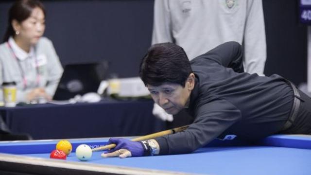 아라이 다쓰오, '신중한 판단' (광주 세계3쿠션당구월드컵) [포토]