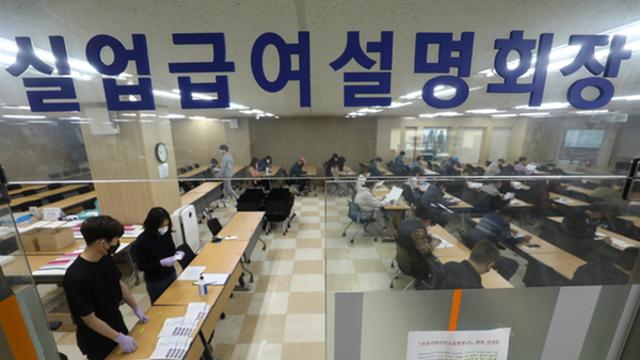 실업급여 부정수급액 환수 비율 60%대 그쳐···액수 커지는데 자진신고는 감소