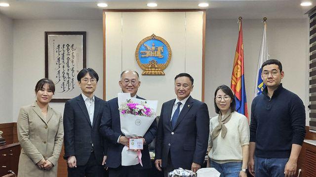 명지병원 정진호 국제진료부원장, 몽골 보건발전공헌훈장·명예휘장 수훈