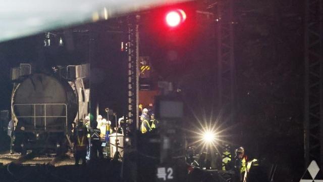 '화물열차 궤도 이탈' 용산역 열차 정상운행…복구 작업 완료