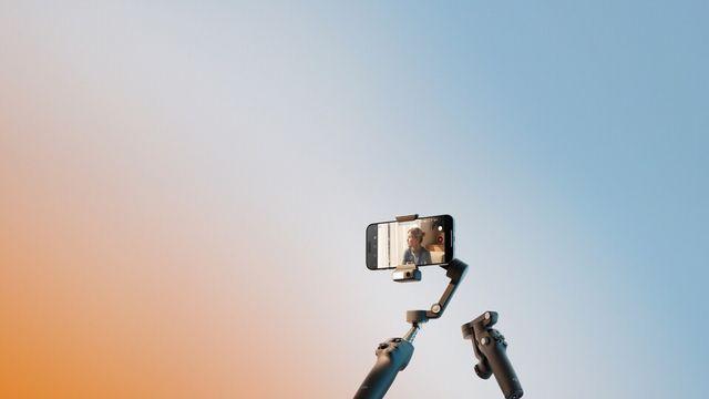 “반려견까지 추적하는 짐벌” DJI, 인공지능 강화한 ‘오즈모 모바일 8’ 공개