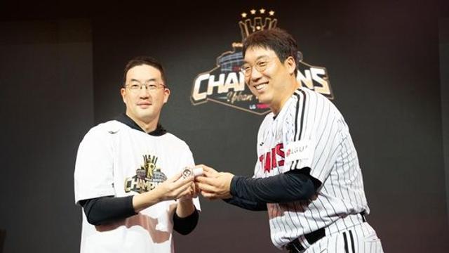 '구단주피셜' 떴다! LG, 이제 우승할 때마다 '롤렉스 시계' 수여 전통 확립…MVP 김현수 