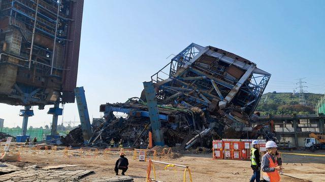 울산화력발전소 보일러타워 철거 중 붕괴…