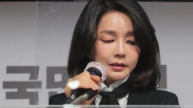 김건희 여사 자택서 세기 힘들 정도로 발견된 명품... 특검은 일부만 확보