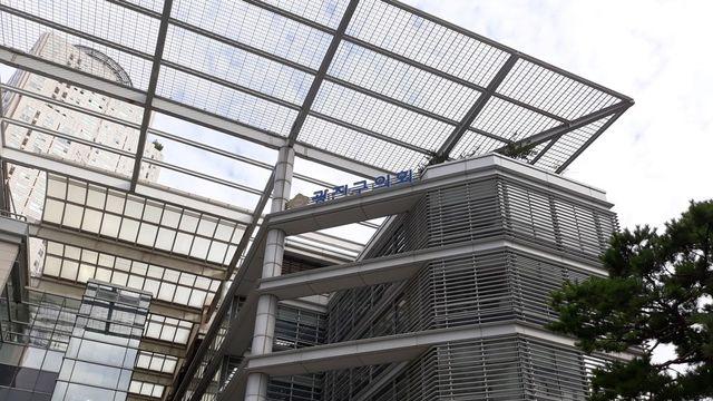 이 와중에…계좌 적힌 청첩장 구청에 돌린 구의원