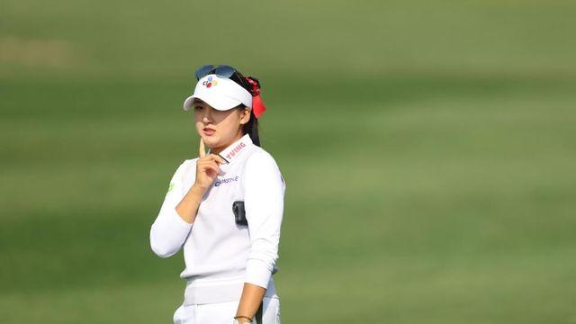 리슈잉, KLPGA 투어 최종전 1R 단독 선두…