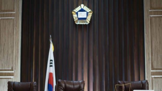 치매 부친이 손 깨물자 홧김에 살해한 50대 아들 징역 7년