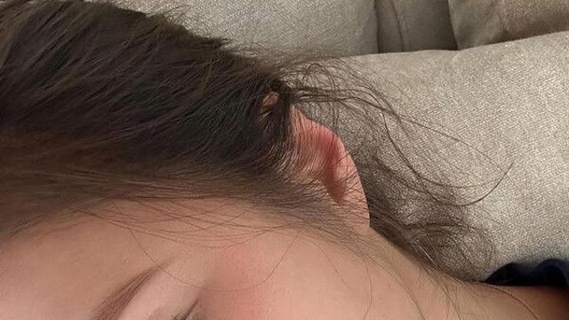 신세경 파리서 완벽 미모 자랑…초근접 셀카