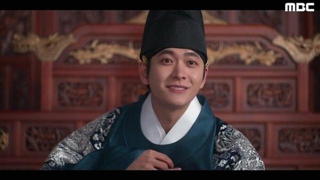 ['이강에는 달이 흐른다' 첫방] 하늘에서 떨어진 김세정, 강태오 품 안에…운명적 로맨스 포문