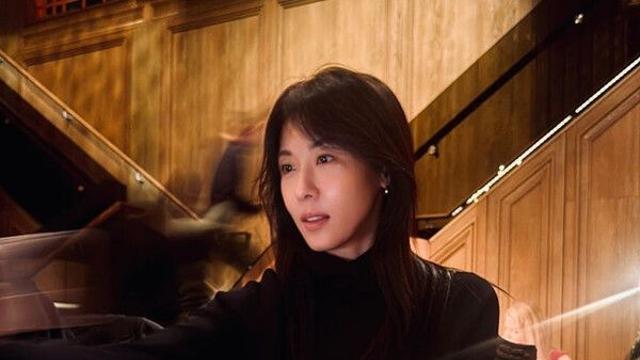 47세 하지원 뉴욕서 여유롭게…동안 미모 과시